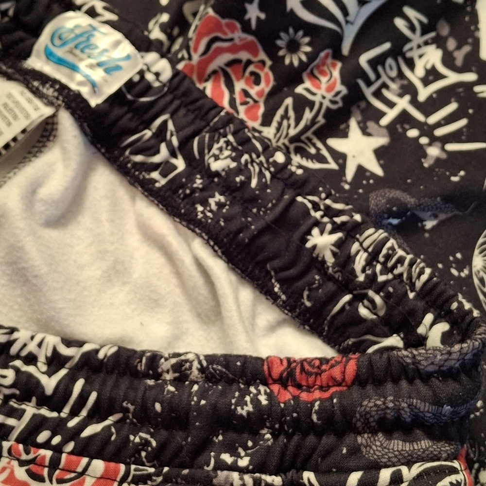 Fresh Prints of Bel Air Graphic Gothic Print Shorts Men Size XL - Picture 7 of 16